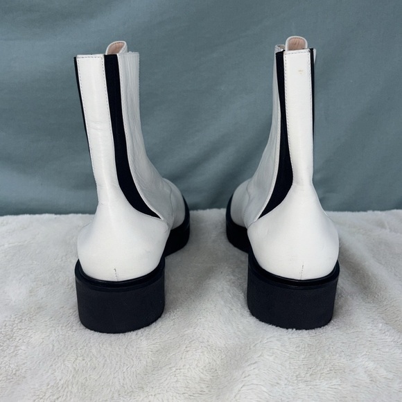GUC STUART WEITZMAN Lodge Zip Leather Bootie in White Size 8B **defects** Moto - Picture 5 of 11